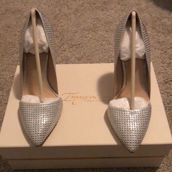 Vince Camuto -  'Ossie' d'Orsay Pump - PLATINUM - Picture 5 of 6